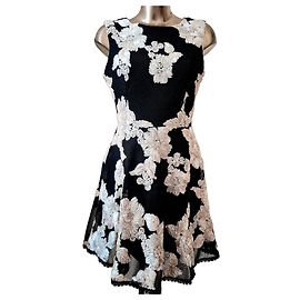 Autre Marque Jus De Pom schwarzes Cocktailkleid mit Blumenstickerei
