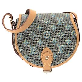 Louis Vuitton Monogram LV Pop Tambourin M55544 Shoulder Bag