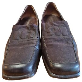 Nina Ricci Loafer aus dunkelbraunem Leder und Wildleder