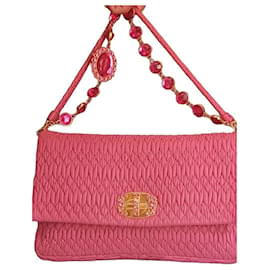Borsa Miu Miu in pelle trapuntata rosa con dettagli gioiello