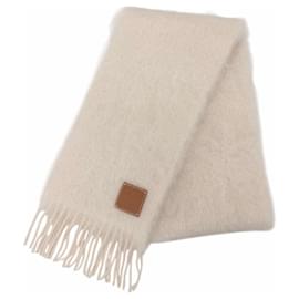 Loewe Stola aus Mohair und Wolle in Elfenbein