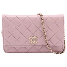 Portafoglio Chanel Pink CC Quilted Caviar con catena