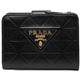 Prada Bifold-Geldbörse aus schwarzem gestepptem Softkalbsleder mit Dreieck