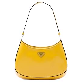 Borsa a tracolla Cleo in pelle spazzolata gialla Prada