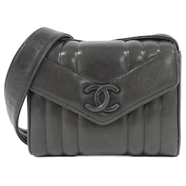 Borsa a tracolla Chanel in pelle nera