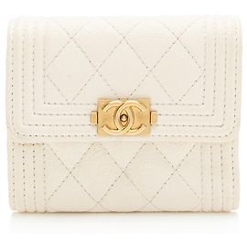 Portafoglio compatto Boy in pelle caviar Chanel