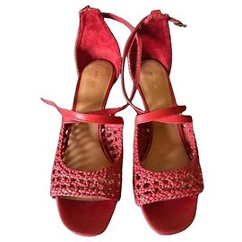 & Other Stories Rote Leder- und Wildledersandalen