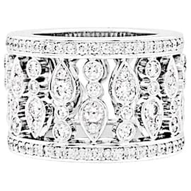 Anello Chopard, "Haute Joaillerie" in oro bianco e diamanti.