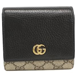 Gucci Bi-fold Wallet in Beige