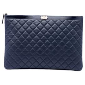 Clutch Chanel Blue Large Quilted Lambskin Boy O Case