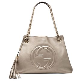 Tote Soho Chain in pelle di vitello metallizzata oro Medium di Gucci