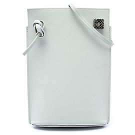 LOEWE Dice Pocket Umhängetasche aus weißem Kalbsleder