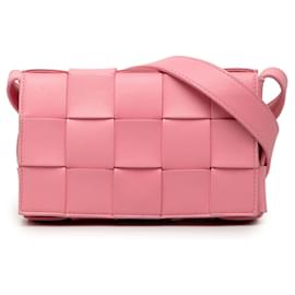 Bottega Veneta Borsa a tracolla Cassette in nappa Intrecciato rosa, piccola