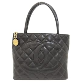 Borsa Tote Chanel Reissue in pelle di vitello martellata nera