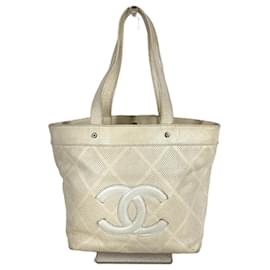 Chanel Handtasche Tote aus Leder in Elfenbein