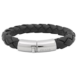 Bracciale charm in pelle nera Prada