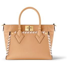 Borsa Louis Vuitton On My Side in pelle beige