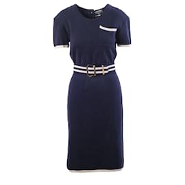 Chanel Strickkleid mit Knopf auf dem Rücken