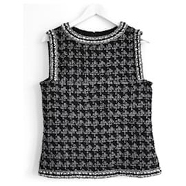 Chanel Top sin mangas de tweed de pata de gallo Fall 2017