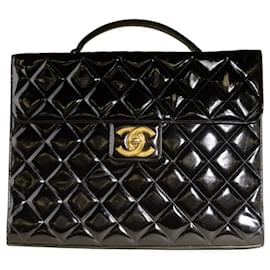 Borsa Chanel trapuntata in vernice nera