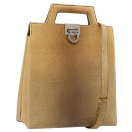 Borsa a tracolla Salvatore Ferragamo Gancini in pelle beige argento Auth 185544