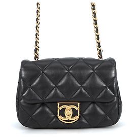 Borsa a tracolla Chanel in pelle di agnello nera