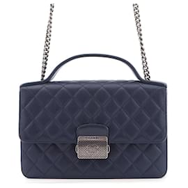 Borsa a tracolla con catena Chanel in pelle blu navy