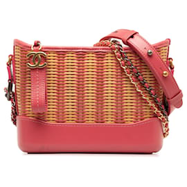 Chanel Gabrielle Crossbody aus Rattan in Rosa, klein