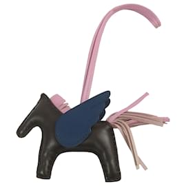 Pingente de bolsa Rodeo Pegase Hermès em pele de cordeiro Red Milo e Swift Grigri PM