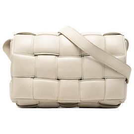 Bottega Veneta Borsa a tracolla Cassette imbottita in nappa bianca Intrecciato