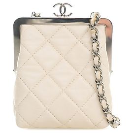 Clutch da sera Chanel White CC in acrilico trapuntato e pelle di agnello con catena