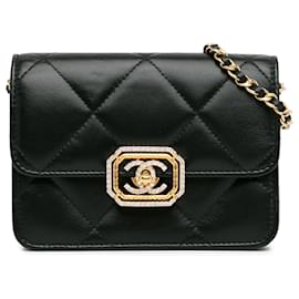Clutch Chanel in pelle di vitello trapuntata nera con strass e chiusura a flap con catena