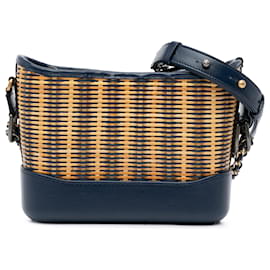 Chanel Gabrielle Crossbody de ratán marrón Small