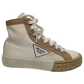 Zapatillas de caña alta de gabardina Prada en lona blanca