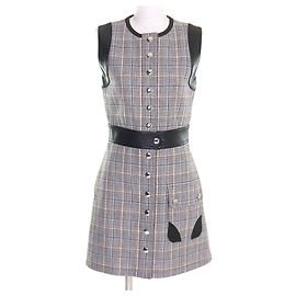 Louis Vuitton Logo Button Leder-Switching-Kleid