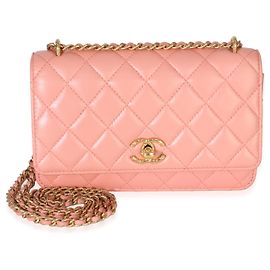 Portafoglio con catena Chanel in agnello trapuntato rosa iridescente CC