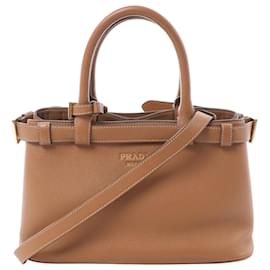 Piccola borsa a 2 vie in pelle grain soft con fibbia Prada marrone 1BA418