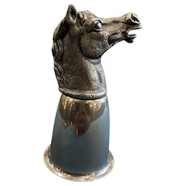 Tazza Gucci in argento con testa di cavallo