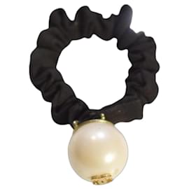 Chanel Scrunchie Perla Oversize Logo CC Fall 2016