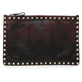 Clutch Valentino Rockstud in pelle di vitello martellata rossa camouflage