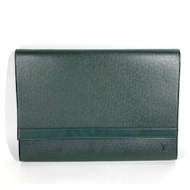 Louis Vuitton Taiga Volga Tasche