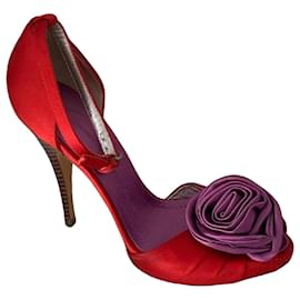 Sandali Giuseppe Zanotti in raso rosso con dettaglio floreale