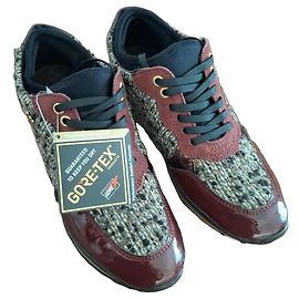 Autre Marque Melluso Sneaker aus Tweed und bordeauxrotem Lackleder