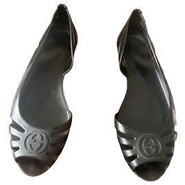 Gucci Sandales en caoutchouc noires logo GG