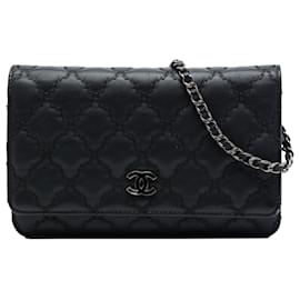 Portafoglio con catena Chanel Black CC in pelle di vitello trapuntata Double Stitch Hamptons