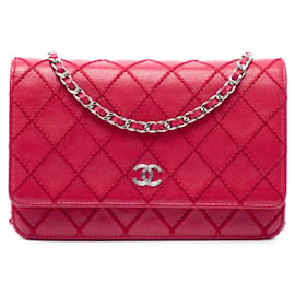 Portafoglio con catena in agnello Wild Stitch rosso con CC Chanel