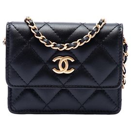 Chanel Romance Kartenetui aus schwarzem gestepptem Lammleder mit Kette