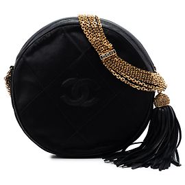 Borsa a tracolla rotonda Chanel Black CC in raso trapuntato con nappa