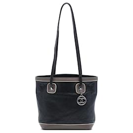 Tote Chanel Black CC Quilted Lambskin Country Club