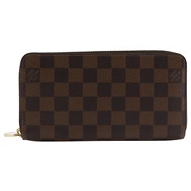 Louis Vuitton Zippy Wallet in Damier Canvas